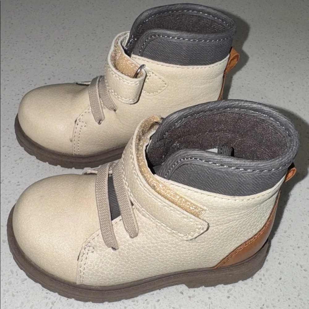 OSHKOSH B'GOSH Boy's Felipe Fashion Boot Size 6M